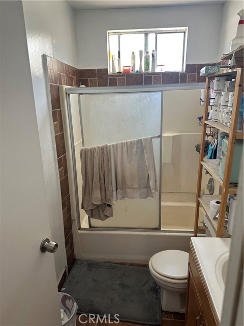 201 W Raymond Street, Compton CA: https://media.crmls.org/medias/b9a49f26-710e-4d10-8776-ad5f6c8899f9.jpg