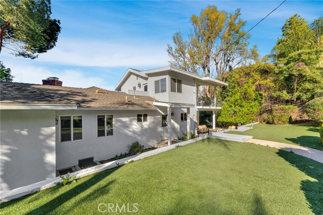 5187 Llano Drive, Woodland Hills CA: https://media.crmls.org/medias/b9a4b783-3fc2-4756-9d4c-f0b2be8231a1.jpg