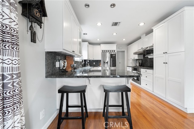 6860 E Roxanne Way, Long Beach CA: https://media.crmls.org/medias/b9a4d10e-6443-4564-8c08-ede8aad8e3d6.jpg