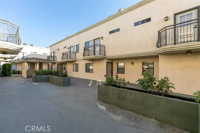10894 Olinda Street, Sun Valley CA: https://media.crmls.org/medias/b9a510ee-39fb-4be7-9e10-5d5033e91289.jpg