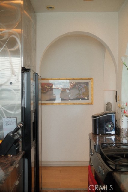 455 E Ocean Boulevard, Long Beach CA: https://media.crmls.org/medias/b9a5f400-d5e4-4e4b-82a8-58ec1af0e092.jpg