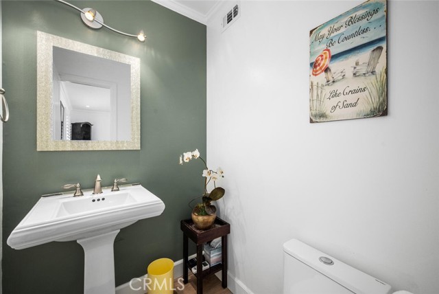 Detail Gallery Image 13 of 37 For 20326 Gardenia Dr, Huntington Beach,  CA 92646 - 3 Beds | 2/1 Baths