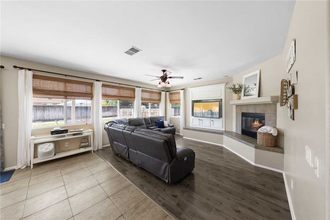 Detail Gallery Image 14 of 60 For 41772 Springbrook Ct, Murrieta,  CA 92562 - 6 Beds | 3/1 Baths