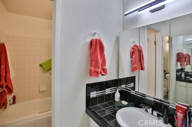 1750 E Ocean Boulevard, Long Beach CA: https://media.crmls.org/medias/b9a8bf3d-152e-4194-98ee-d23d23d532e5.jpg