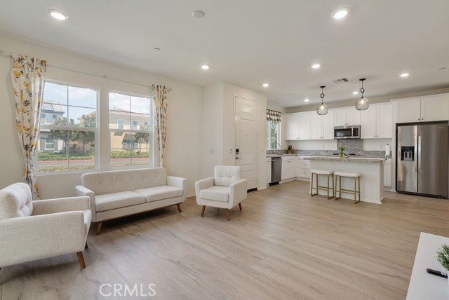 Detail Gallery Image 3 of 27 For 8692 Autumn Path St, Chino,  CA 91708 - 3 Beds | 2/1 Baths
