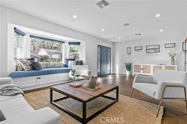 Detail Gallery Image 7 of 22 For 3340 Vickers Dr, Glendale,  CA 91208 - 3 Beds | 3 Baths