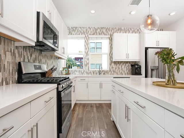 711 S Grable Circle, Orange CA: https://media.crmls.org/medias/b9a96aab-b4d4-4584-93ed-e07c6adf2a64.jpg