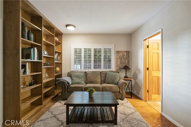 Detail Gallery Image 10 of 27 For 3039 Country Ln, Simi Valley,  CA 93063 - 5 Beds | 4 Baths