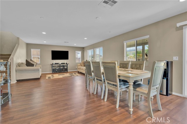 10562 Chevron Court, Adelanto CA: https://media.crmls.org/medias/b9a9c404-0539-4ddd-904d-a5ed403aee8a.jpg