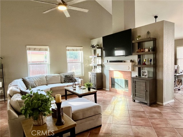 Detail Gallery Image 7 of 9 For 5646 Charlene Ct, San Bernardino,  CA 92407 - 4 Beds | 2 Baths