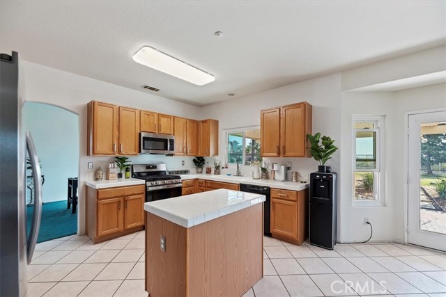 Detail Gallery Image 18 of 69 For 4903 Edmonton, Fontana,  CA 92336 - 4 Beds | 2/1 Baths