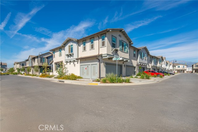 Detail Gallery Image 3 of 50 For 4252 S Hibiscus Paseo, Ontario,  CA 91761 - 3 Beds | 2/1 Baths