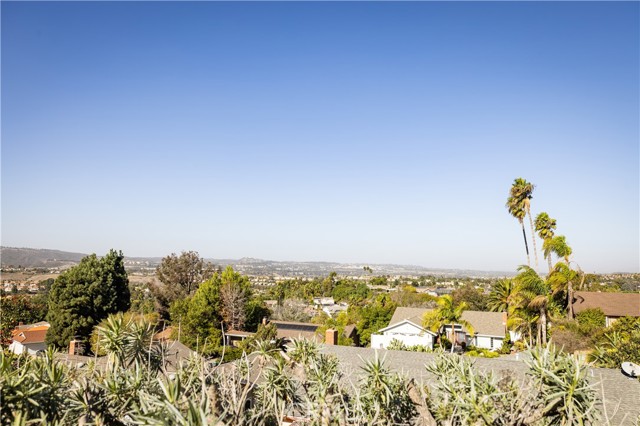 Detail Gallery Image 2 of 17 For 25211 via Piedra Roja, Laguna Niguel,  CA 92677 - 4 Beds | 2 Baths