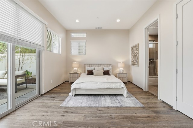 Detail Gallery Image 21 of 67 For 1745 Spreckels Ln, Redondo Beach,  CA 90278 - 3 Beds | 4/1 Baths
