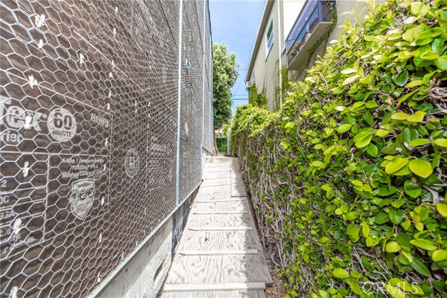 Detail Gallery Image 18 of 29 For 153 Cedar Way, Laguna Beach,  CA 92651 - 3 Beds | 2/1 Baths
