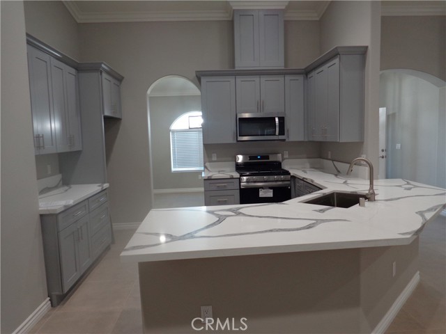 Detail Gallery Image 9 of 36 For 18255 Winnetka Rd, Apple Valley,  CA 92307 - 4 Beds | 3 Baths