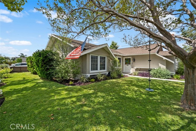 3272 Woodstock Road, Los Alamitos CA: https://media.crmls.org/medias/b9abf0bc-f94a-44b9-972a-17afea6e3f2d.jpg