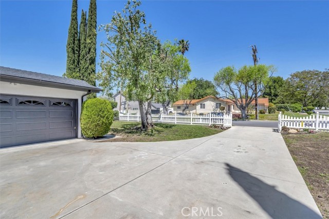 18500 Celtic Street, Porter Ranch CA: https://media.crmls.org/medias/b9ac761d-9980-439c-9810-57a6ecec9dac.jpg