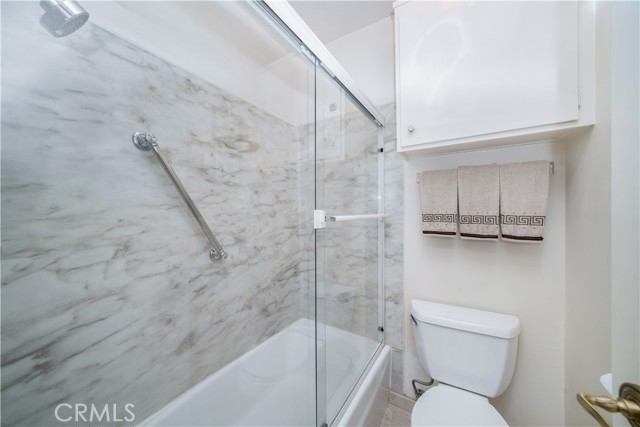 Detail Gallery Image 9 of 15 For 5403 Newcastle Ave #10,  Encino,  CA 91316 - 1 Beds | 1 Baths