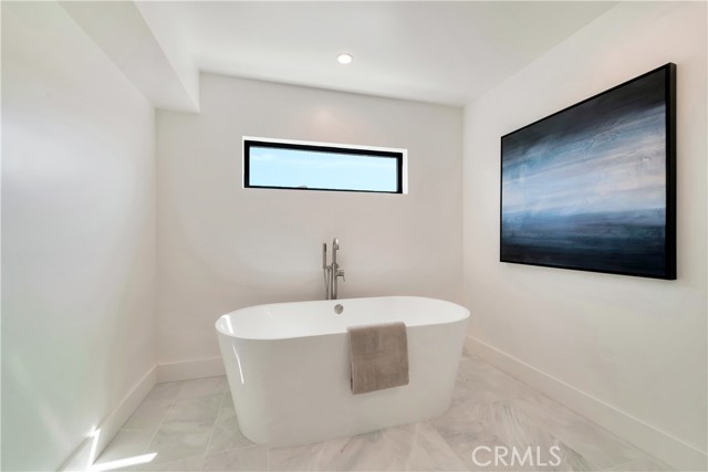 Detail Gallery Image 20 of 39 For 317 E Bay Ave, Newport Beach,  CA 92661 - 4 Beds | 4 Baths