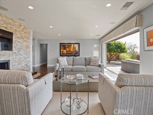 3744 Foothill Road, Santa Barbara CA: https://media.crmls.org/medias/b9adf7e2-b7c8-444c-93c0-1b1f3ec01011.jpg