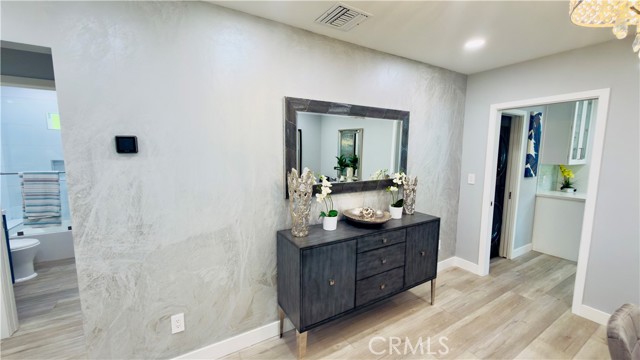 Detail Gallery Image 3 of 10 For 515 Myrtle St, Glendale,  CA 91203 - 3 Beds | 2 Baths