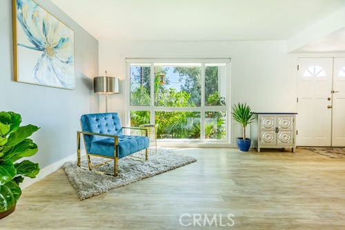 23413 Oxnard Street photo 5
