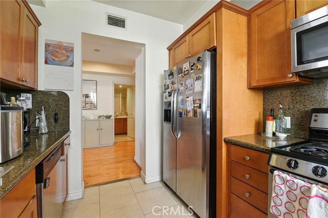 1241 S Westgate Avenue, Los Angeles CA: https://media.crmls.org/medias/b9b0b47f-f018-410b-b3d1-6d80c52d98cf.jpg
