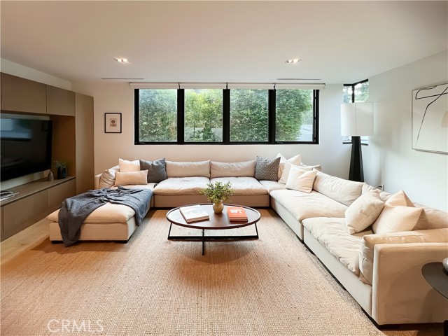 9844 Wanda Park Drive, Beverly Hills CA: https://media.crmls.org/medias/b9b0b761-638c-442e-bb6a-f5cc7346464c.jpg
