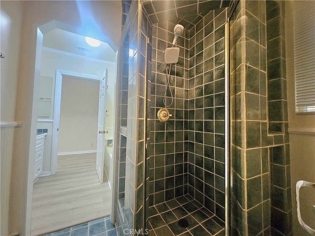 https://media.crmls.org/medias/b9b1227d-0f10-4876-88be-111feb650043.jpg?preset=X-Large
