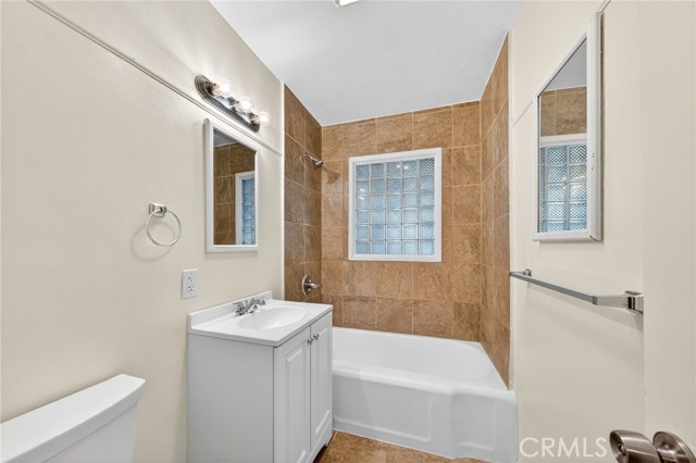 Detail Gallery Image 16 of 38 For 7046 Murietta, Van Nuys,  CA 91405 - 4 Beds | 2 Baths