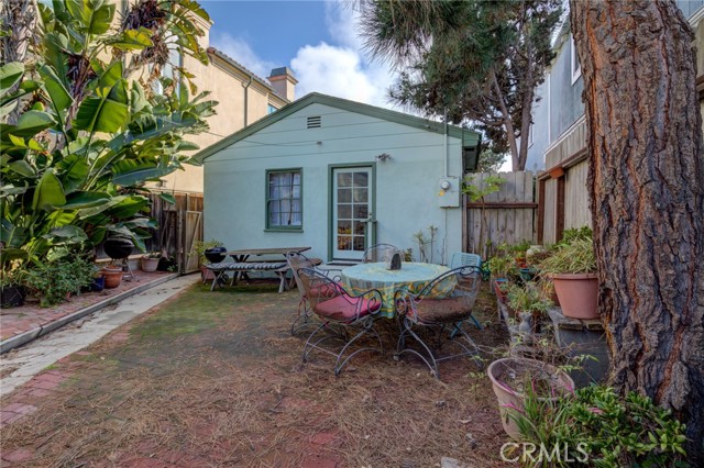 341 4th Street, Manhattan Beach, California 90266, 2 Bedrooms Bedrooms, ,1 BathroomBathrooms,Residential,Sold,4th,SB22011102