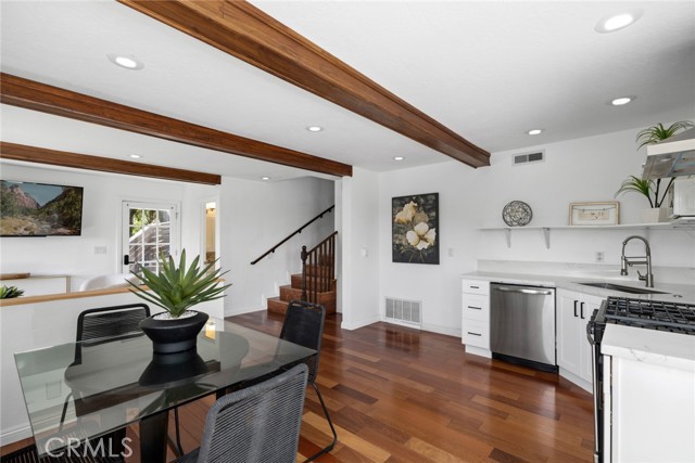 10255 Overhill Drive, Santa Ana CA: https://media.crmls.org/medias/b9b350fc-14fc-4b13-9e59-769a76dae2f1.jpg