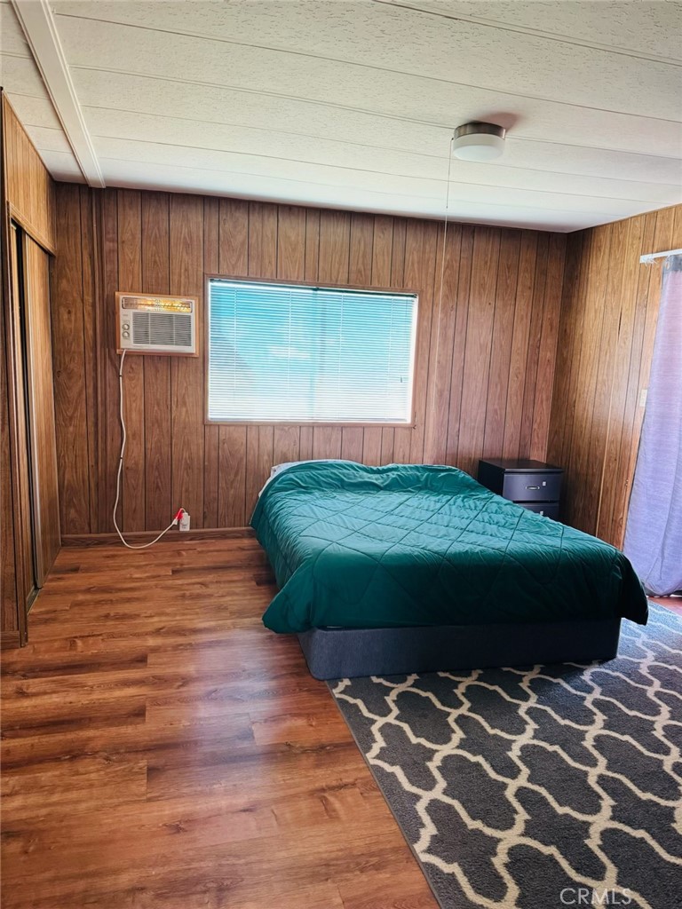 https://media.crmls.org/medias/b9b3dd29-6bb1-42e5-a819-2cfae0ee7a76.jpg?preset=X-Large