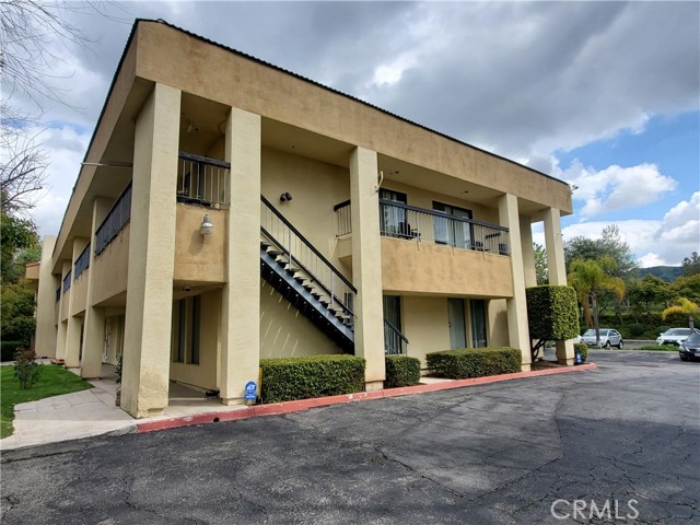 1074 Park View Drive, Covina CA: https://media.crmls.org/medias/b9b3e643-fed6-4d92-8018-e4fb0498186a.jpg