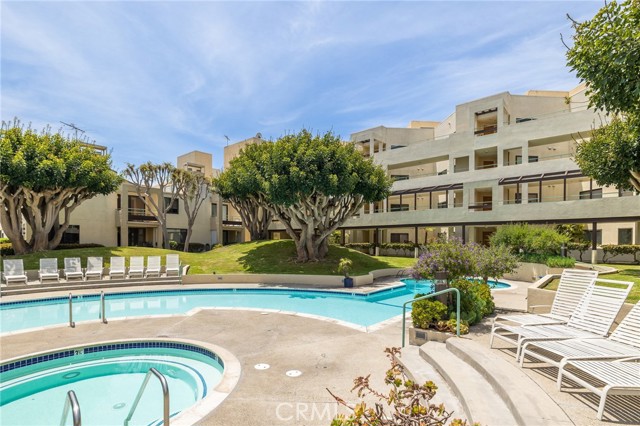 530 The Village, Redondo Beach, California 90277, 3 Bedrooms Bedrooms, ,3 BathroomsBathrooms,Residential,Sold,The Village,SB22152476