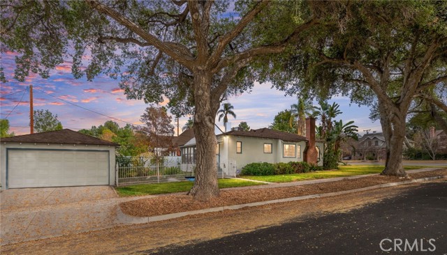 Detail Gallery Image 2 of 36 For 524 W Fern Ave, Redlands,  CA 92373 - 2 Beds | 1/1 Baths