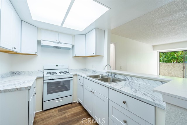 Detail Gallery Image 1 of 35 For 700 W 3rd St #B102,  Santa Ana,  CA 92701 - 2 Beds | 2 Baths