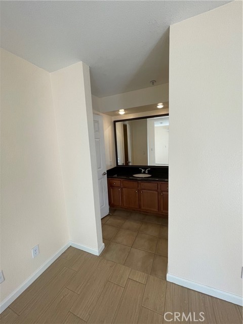 Detail Gallery Image 36 of 56 For 1965 Las Colinas Cir #308,  Corona,  CA 92879 - 2 Beds | 2 Baths