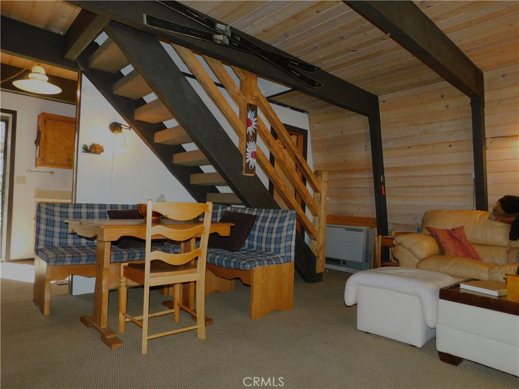 https://media.crmls.org/medias/b9b625d4-755b-455a-94d1-1df8d65c3d04.jpg?preset=X-Large
