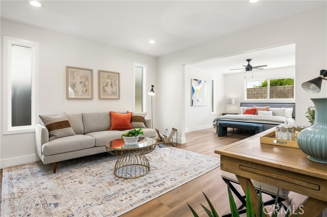 9802 Effingham Drive, Huntington Beach CA: https://media.crmls.org/medias/b9b69556-507a-4829-a33e-27785522a82f.jpg