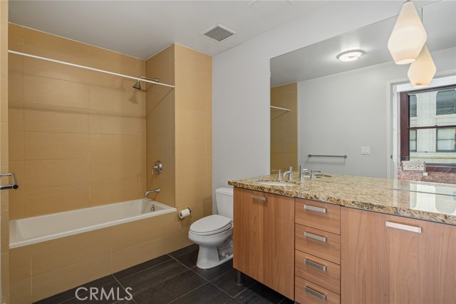 Detail Gallery Image 10 of 25 For 460 S Spring St #1013,  Los Angeles,  CA 90013 - 2 Beds | 2 Baths