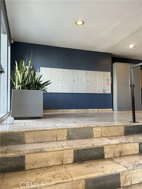 1940 N Highland Avenue, Los Angeles CA: https://media.crmls.org/medias/b9b6f24c-305f-4a9a-a0d2-bf7a81be0d6d.jpg