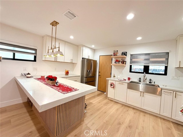 Detail Gallery Image 8 of 30 For 3007 3009 S Hobart, Los Angeles,  CA 90018 - 5 Beds | 4 Baths