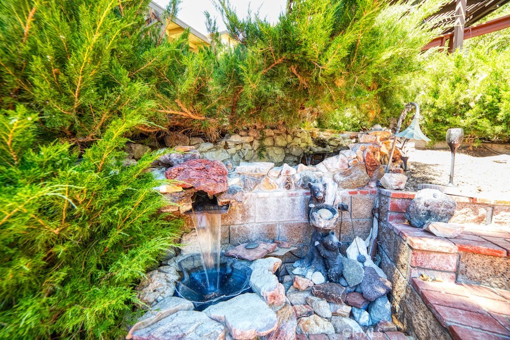 https://media.crmls.org/medias/b9b7531a-29b0-4648-844e-6a4c98fb19d7.jpg?preset=X-Large
