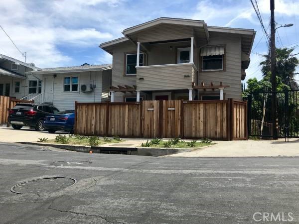 1/2 N Benton Way