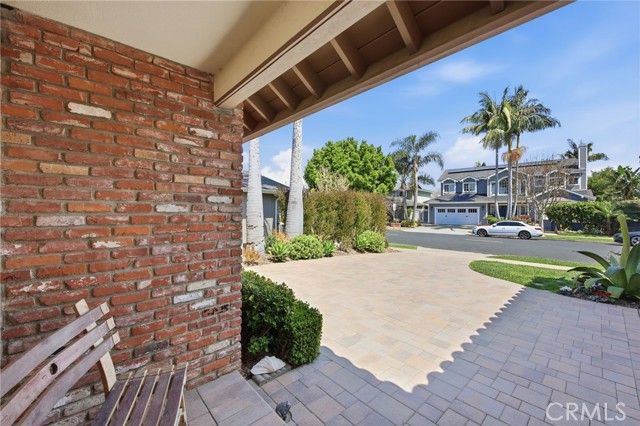 Detail Gallery Image 8 of 49 For 105 Harvard Ln, Seal Beach,  CA 90740 - 5 Beds | 2 Baths