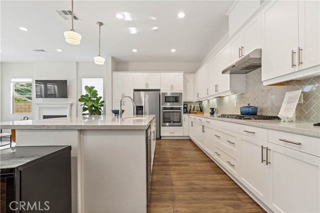 Detail Gallery Image 15 of 72 For 18696 Cedar Crest Dr, Canyon Country,  CA 91387 - 3 Beds | 2/1 Baths