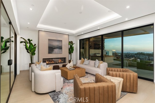 Detail Gallery Image 29 of 58 For 1207 Dolphin Ter, Corona Del Mar,  CA 92625 - 6 Beds | 6/2 Baths