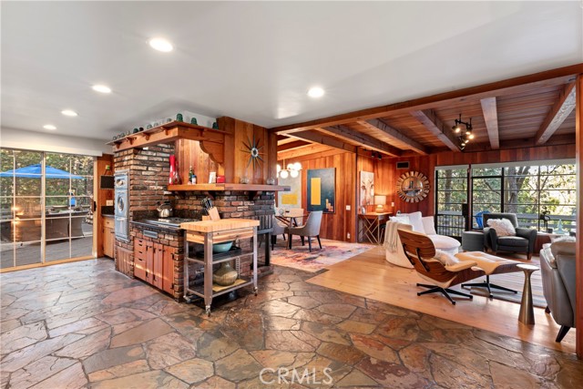 Detail Gallery Image 6 of 56 For 309 Castle Gate Rd, Lake Arrowhead,  CA 92352 - 4 Beds | 3 Baths